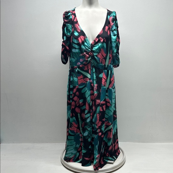 Torrid Dress Cinched Front Puff Sleeve Stretch Skater Butterfly New Plus Size 1X - Picture 2 of 11